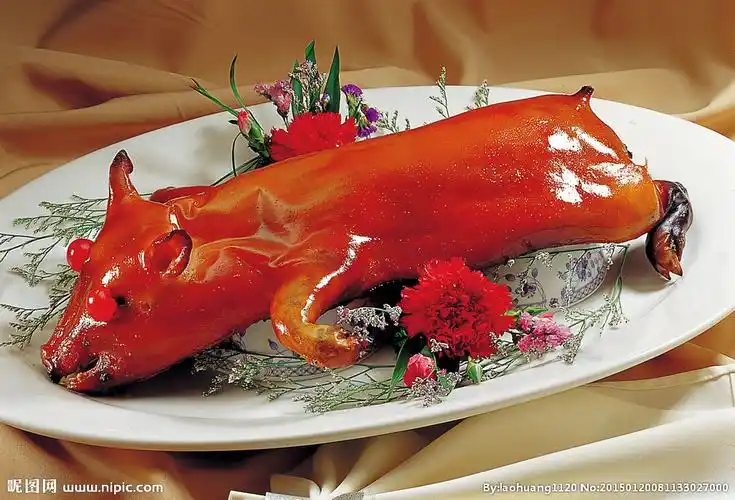 鸿运乳猪全体图片