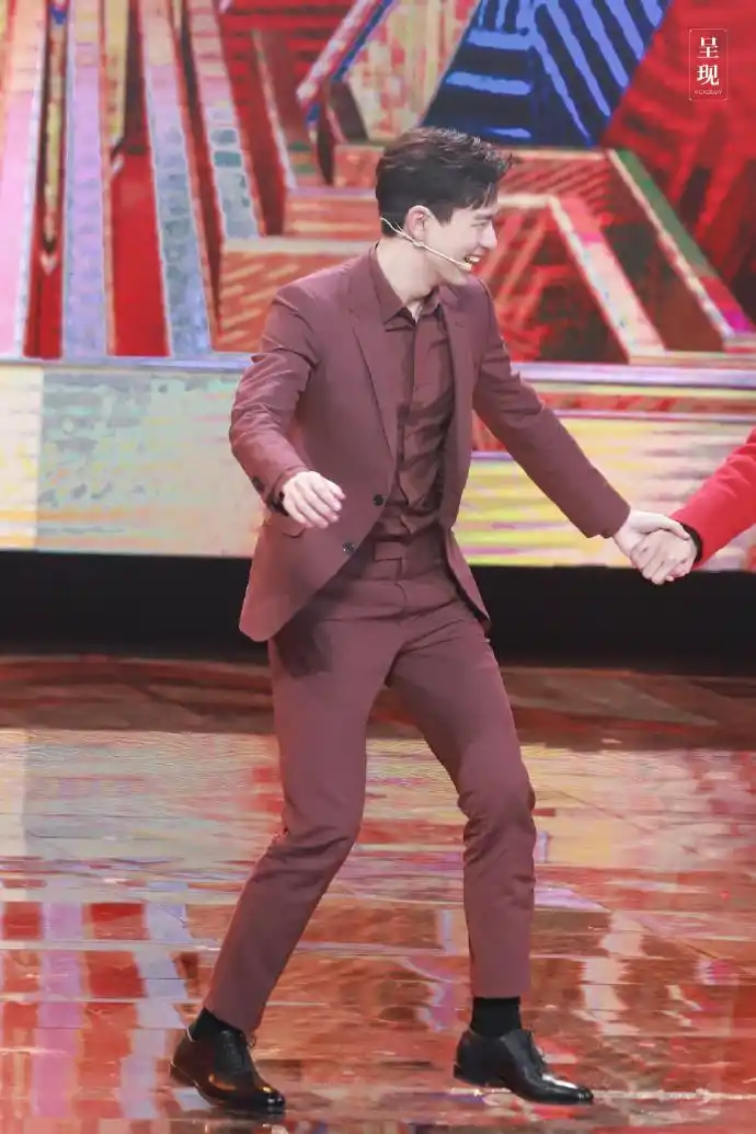 李现春晚直通车全程cut超甜的现男友精彩助梦瞬间