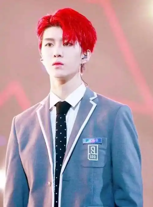 说到范丞丞,从小时候就是备受关注的,2000出生的他今年也仅仅刚21岁的