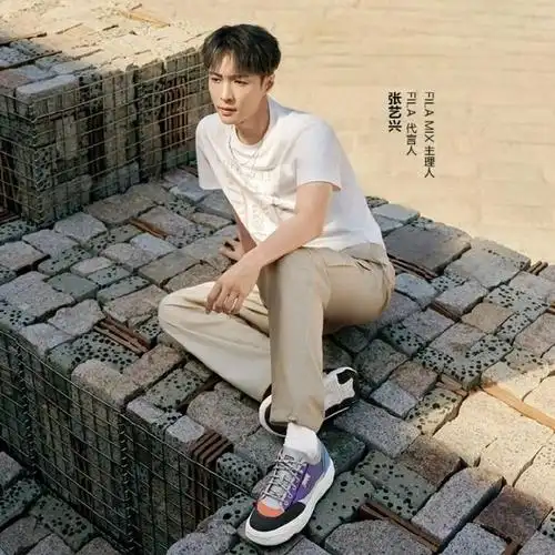 一起穿上代言人同款鞋出游踏青吧,在这个春天,你我共轻盈@张艺兴#fila