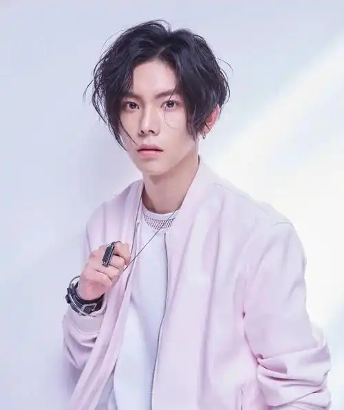 棒球专长:日式料理/吉他生日:1995/01/03语言:日文/中文体重:63kg身高