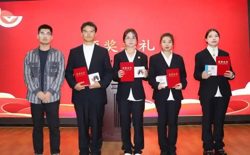 国贸233亚军醉把佳人成双队莫 菲 国商232蒋齐琪 国贸233朱菲菲 商英