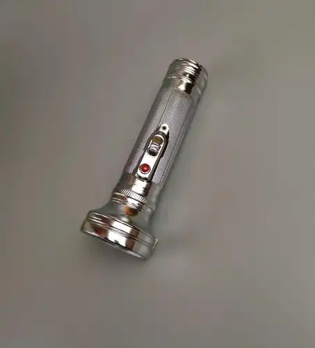 老式手电筒老式手电筒飞鹰牌凯达牌铁质铁皮两节一号电池黄光怀旧胎教