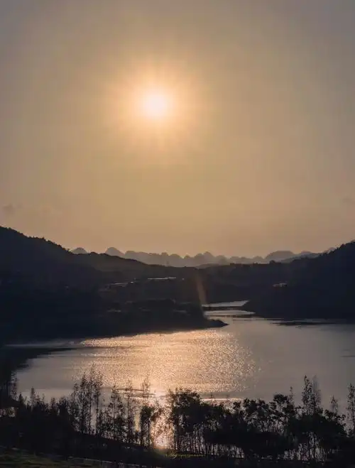 下午的月亮湖(平坝-九月)