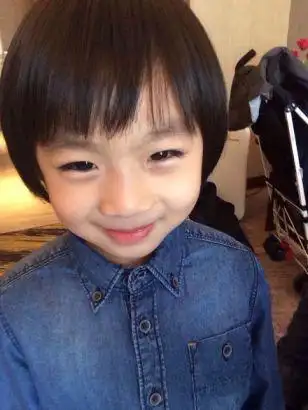 林志颖晒kimi粉裙照