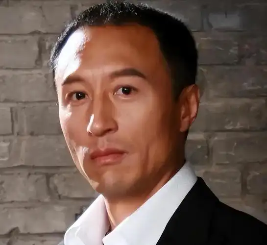 王洛勇:娶19岁的丁宁为妻,婚后独闯国外十几年,妻子照顾家庭