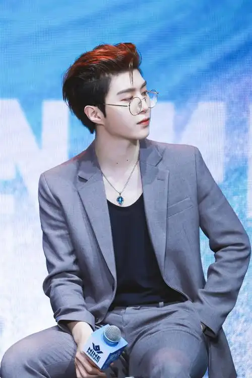 非常适合眼镜造型的范丞丞,气质独特面目俊朗,是你爱的款吗?