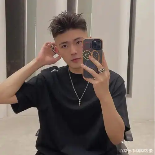 男生夏季剪"两边铲短"发型有多帅?试试这3款,清爽帅气又有型