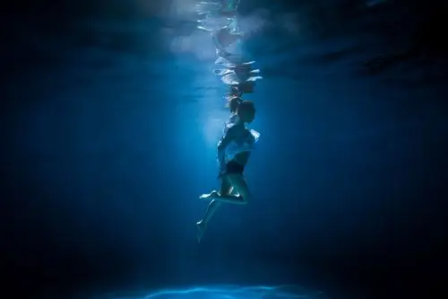 艺术照水下摄影
