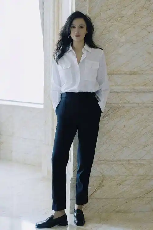 宋佳发布一组白衬衫复古港风写真 优雅回眸散发迷人魅力_西宁_青年