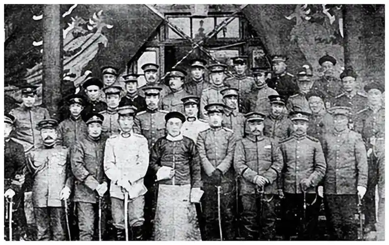 袁世凯临终对儿子说:我死后你不要送葬,用枪打死那个穿红衣之人