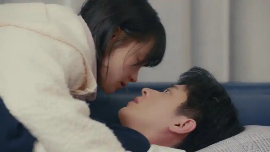 《我的哈士奇男友》第9集看点:沙发咚!