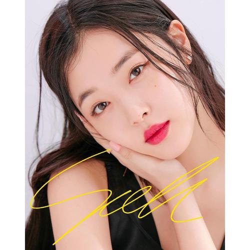 6寸   崔雪莉








 亲笔签名照片   8 号