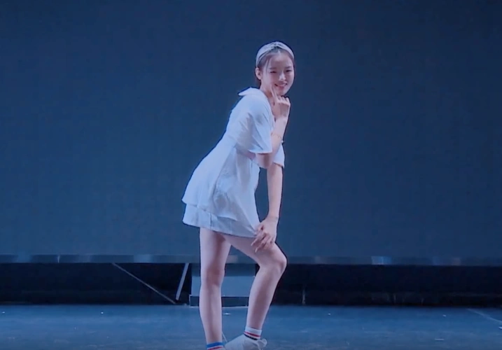 原创有种待遇叫杨超越女团面试,自曝跳舞时台下老师的做法,难怪能入选