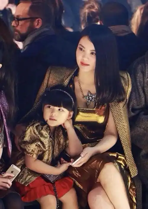 王诗龄分享留学生活,晒豪宅豪车名牌包包,数学作业被调侃好简单|李湘