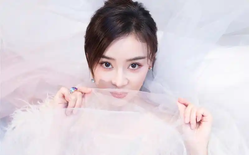 袁姗姗薄纱蛋糕性感图片桌面壁纸