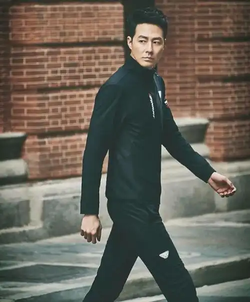 赵寅成旅游画风清奇,跟团旅游报的还是老年团