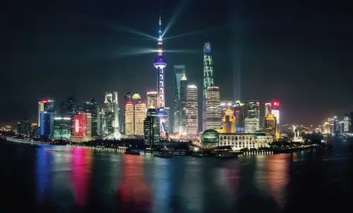 给大家拜一个晚元宵啦 今天我带大家一起来看看上海最美的风景吧～ 1