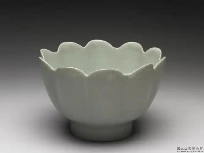 汝窑 青瓷莲花式温碗 - 中国台北故宫博物院展品查阅 - 图码生活