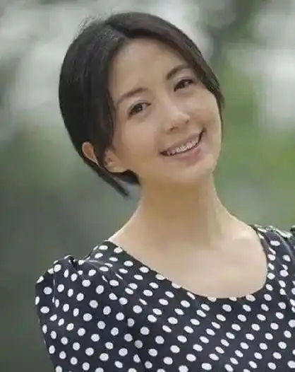 原创50岁"叔圈顶流"于和伟的前半生_宋林静_电视剧_角色