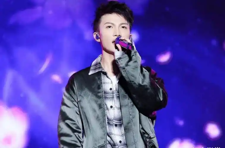 周深情商很高,说话谦虚有梗,有同理心能尊重别人_声音_视频_大鱼