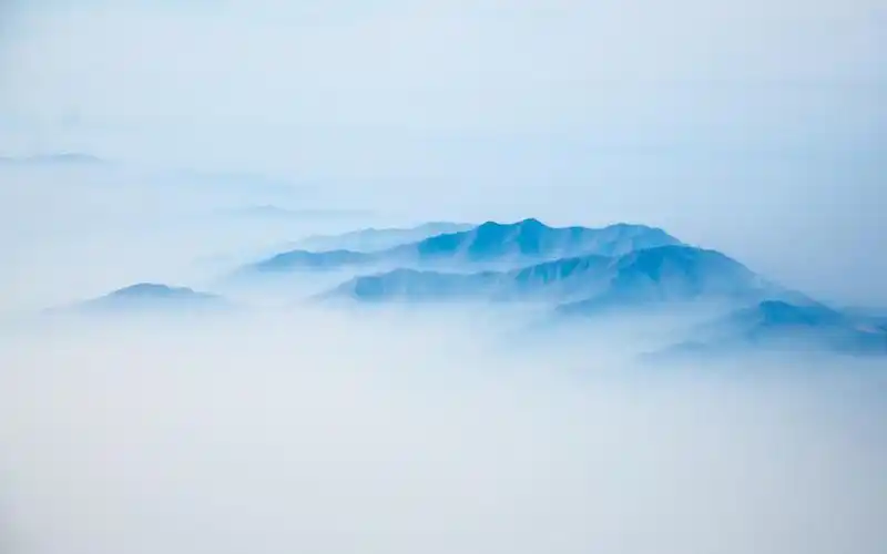 大自然富有仙气的峻峭山峰,风景-回车桌面