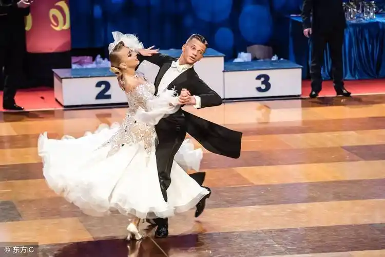 华尔兹基本舞步是什么什么叫华尔兹135舞步