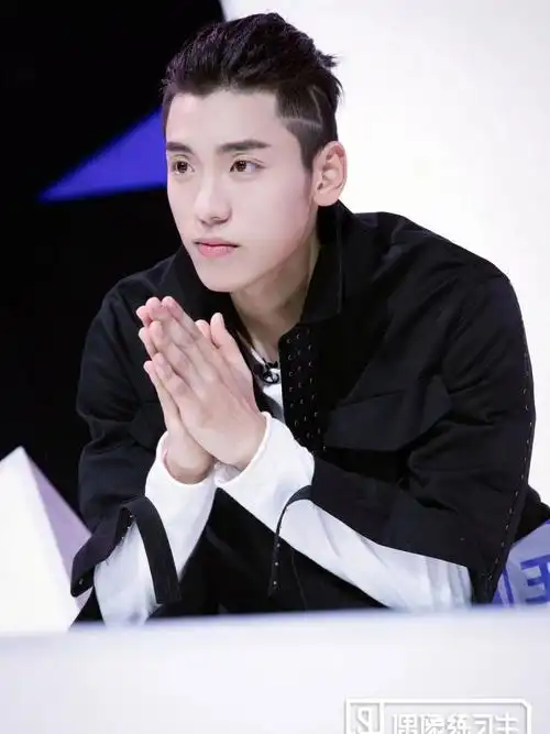 王子异出道四周年快乐