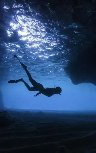 水下的女孩美女唯美意境图片壁纸