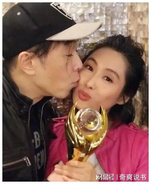 住破屋开破车,网友:活成了大妈的样子|朱茵|恋情|相爱|黄贯中|娱乐圈