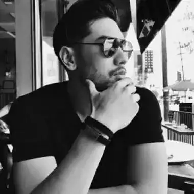 2024最新超酷高冷戴墨镜男生头像