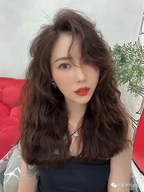 2021流行满头烫精选50款