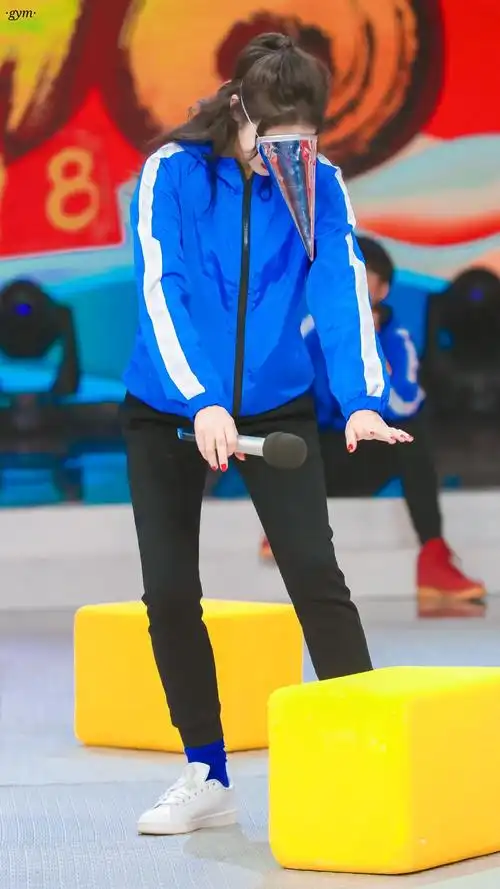 迪丽热巴快本壁纸