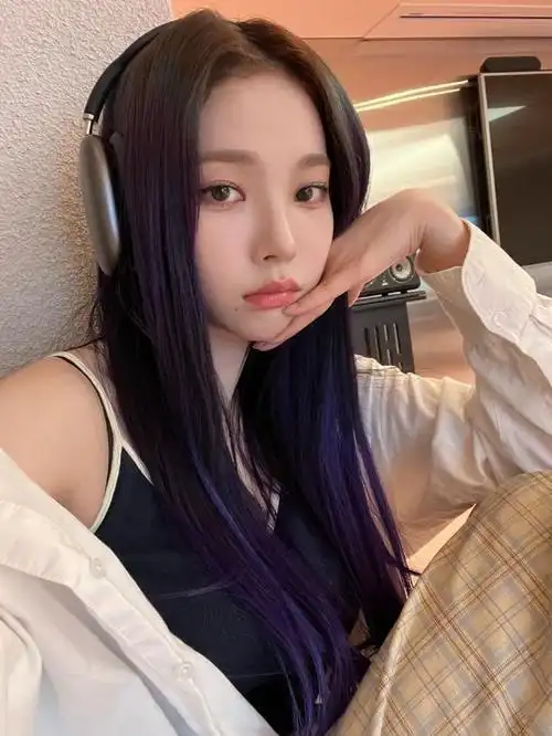 51韩团小编获悉,8月14日下午,在aespa的官方instagram上发布了多张