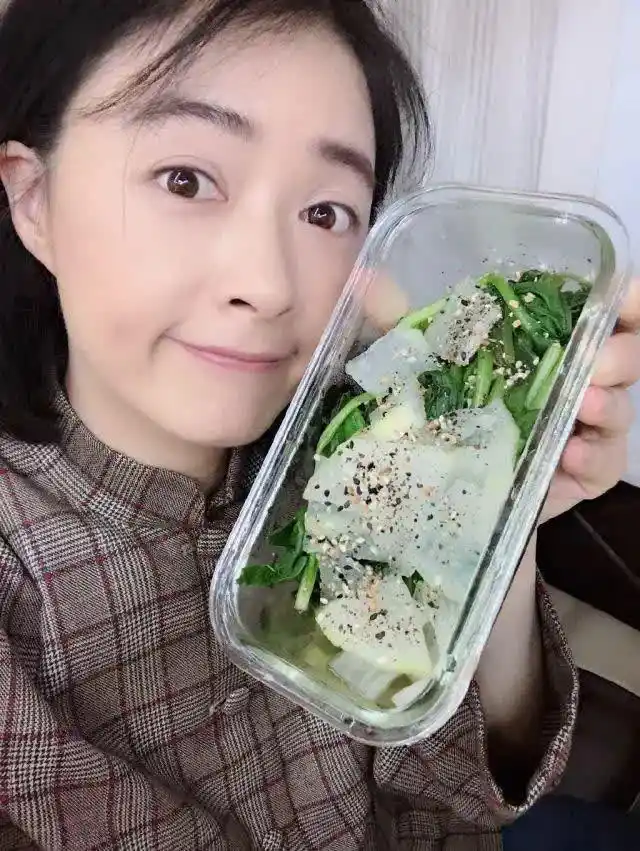 "大骨架"蒋欣摆脱"微胖"标签,成功瘦到90斤,坦言减肥很简单