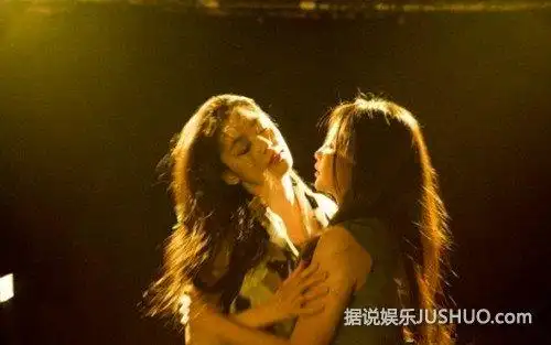 全智贤领衔上演深吻的12对女星