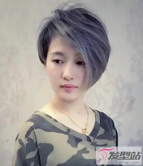 女生短发不对称发型一长一短剪裁吸睛又有范