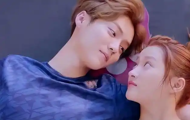 关晓彤晒新发型,一头短发清爽简约,被质疑换发型是为了从头开始|鹿晗