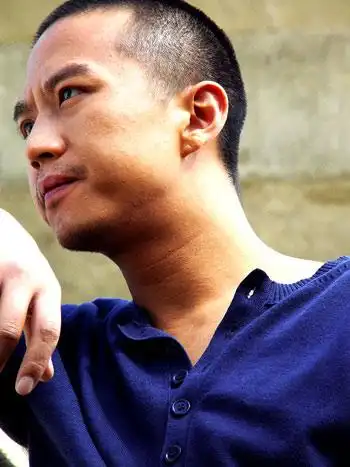 邓超花五千块钱剪的板寸头邓超《李米的猜想》中造型匪气十足新浪娱乐