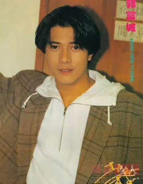 钟郭富城古天谢霆锋郭德纲 男星罕见中分发型照