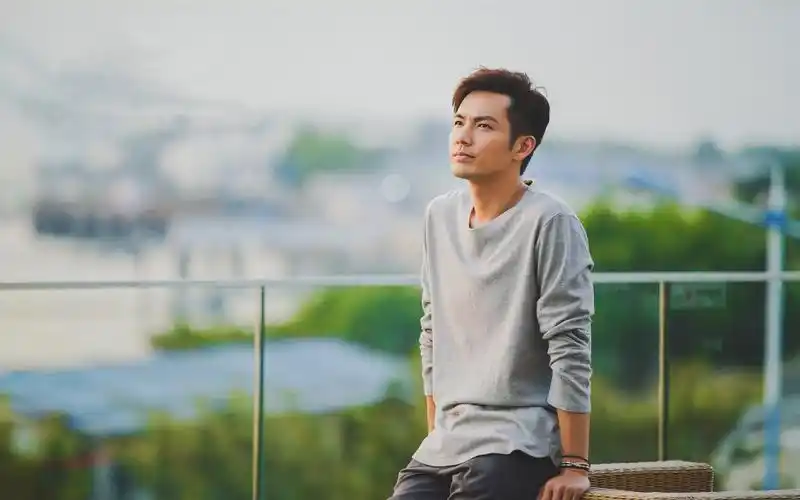 邰正宵 我爱过你(凭"九百九十九朵玫瑰"爆火,被