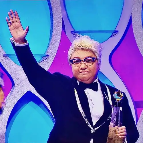 韩红首赴港宣传新专辑一个人获十大金曲奖