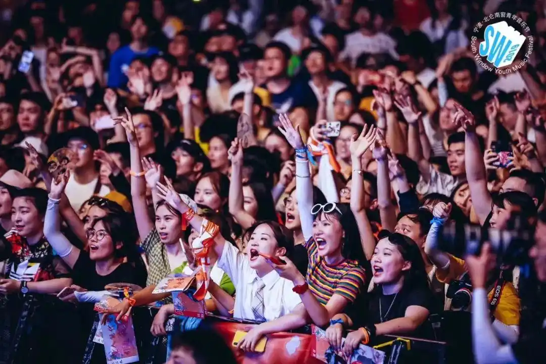 燃爆!全国超1万人来到北仑的海边,赶了一场乐队的夏天
