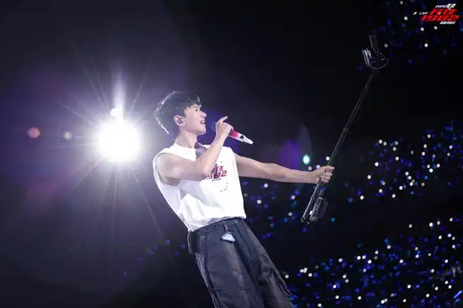 张杰未live巡回演唱会#  @张杰未·live-「开往1982」巡回演唱会淘