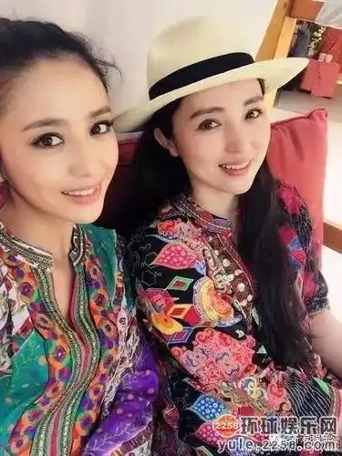 舒淇和容祖儿告诉你,和长得像的人合影是怎样一种人生体验