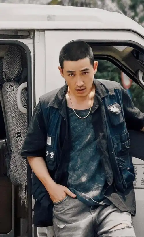 寸头是检验颜值的标准,看这8位明星寸头造型,颜值高低一目了然