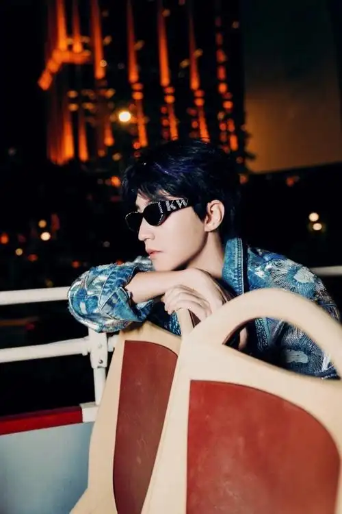 meloveyou舞台#王俊凯《let me love you》舞台造型刺绣牛仔外套造型