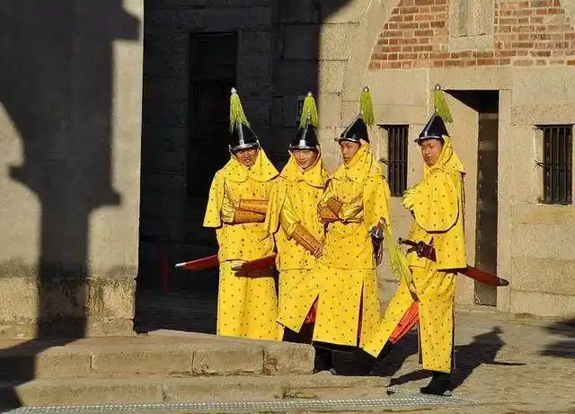 晚清老照片:你没见过真正的清朝士兵,军装长这样?