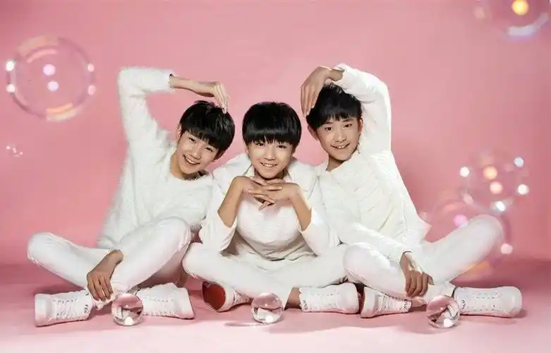 tfboys三只软萌的小时候照片,看了你最想抱走谁?