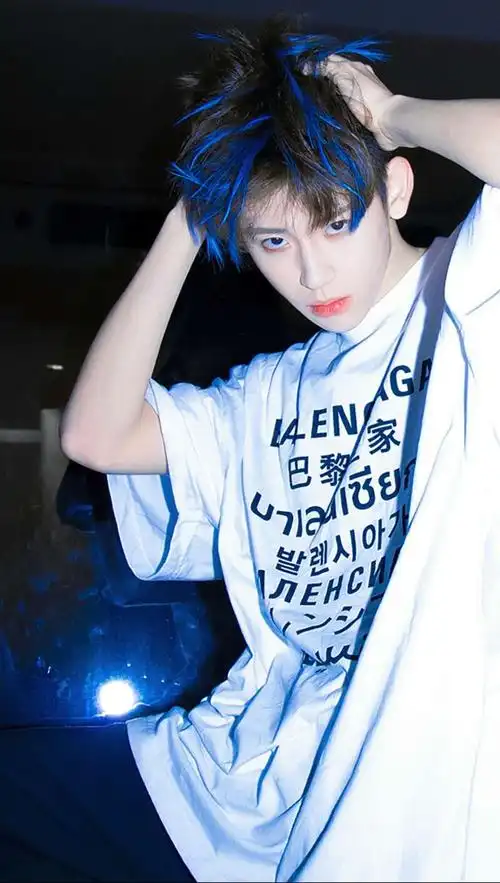 小鬼王琳凯手机壁纸别人问我喜欢什么样的人我又开始形容你了